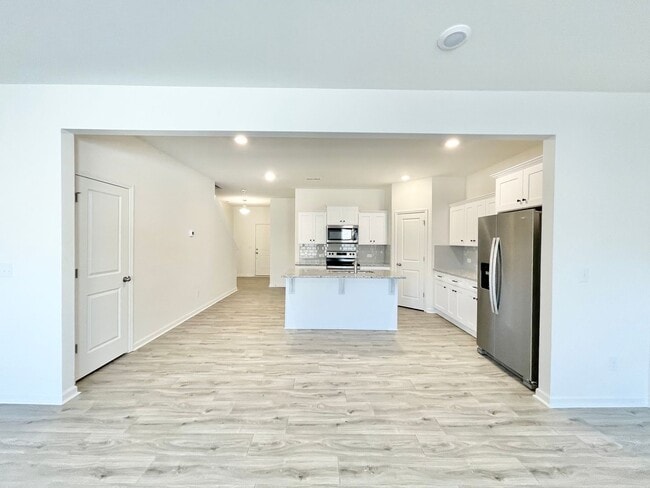 Building Photo - 3 br 2.5 townhome in the Concord Lakes community READY JULY 11th