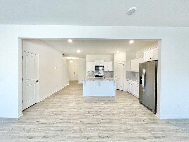Foto del edificio - Spacious 3 Bedroom Townhome minutes from I-85 - AVAILABLE OCTOBER 2026