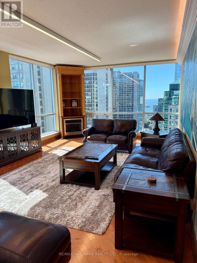 Building Photo - 10 Queens Quay W