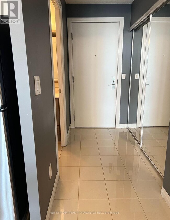 Building Photo - 275 Yorkland Rd