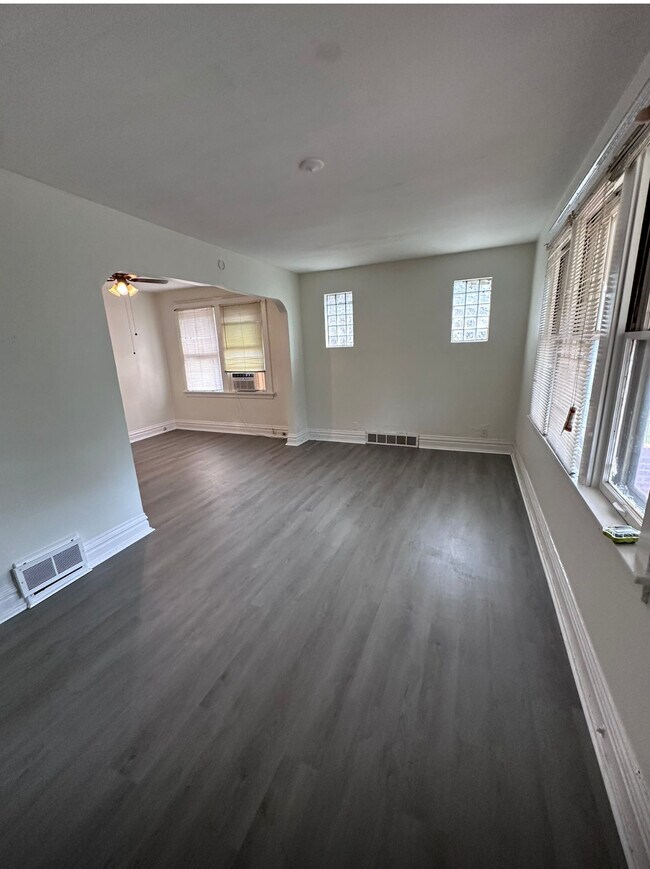 Foto del edificio - 4914 Alcott Ave