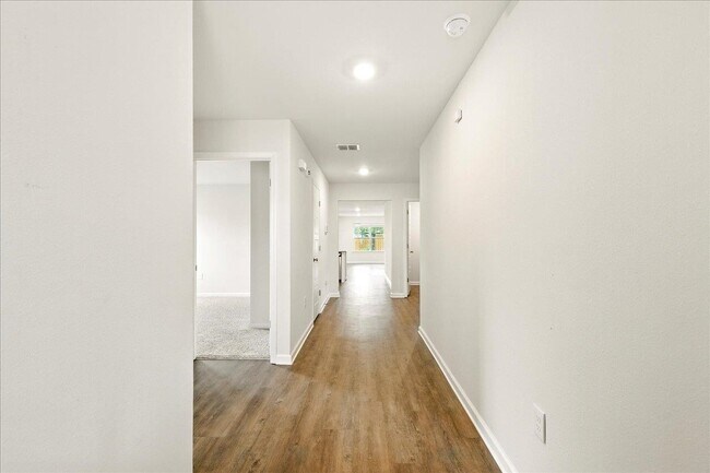 Building Photo - 18 E Sycamore Trl