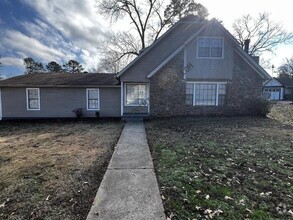 Building Photo - 1 Oak Forest Cove