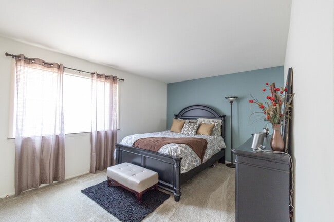 1 Bedroom 1 Bath Floorplan at Woodbridge of Castleton Apartments - Woodbridge Castleton