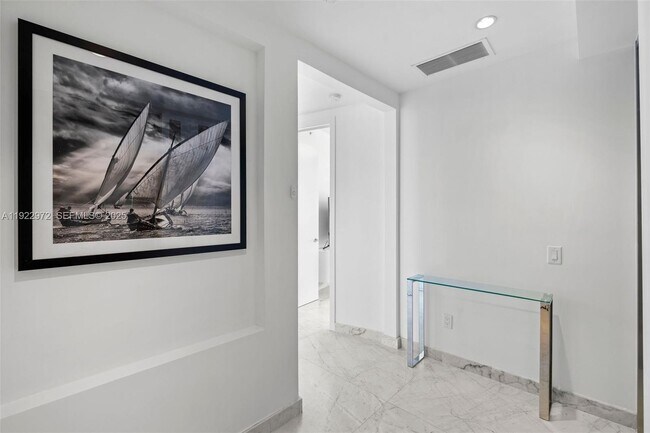 Building Photo - 18555 Collins Ave