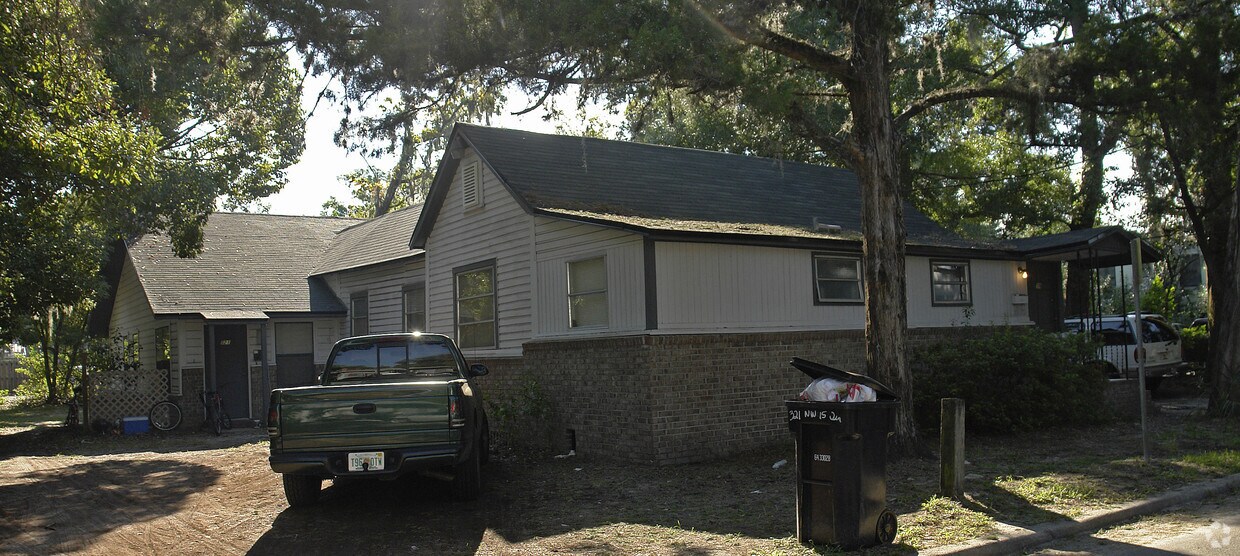 Foto del edificio - 319 NW 15th Ter