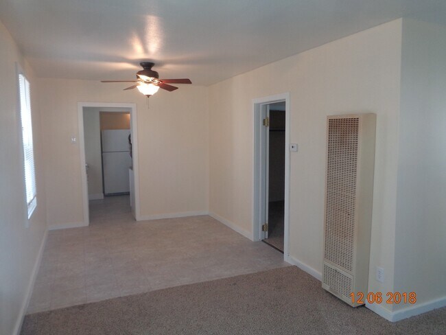 Building Photo - 2 Bedroom House with an Oversized 1 Car Ga...