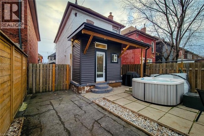 Building Photo - 97 Keith St