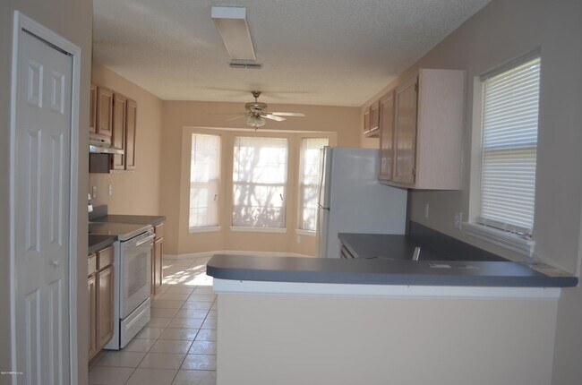 Foto del edificio - 4304 Hanging Moss Dr