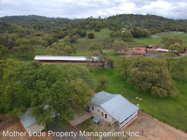 Building Photo - 3 br, 1 bath House - 16870 Yosemite Road