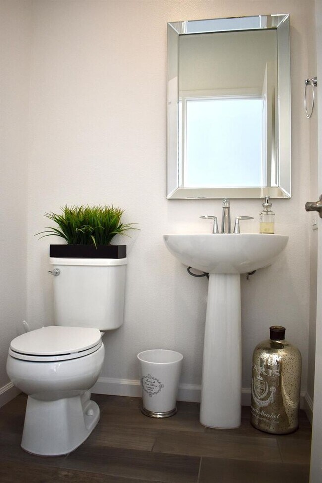 Building Photo - Stunning 3-Bedroom, 2.5-Bathroom Home for ...