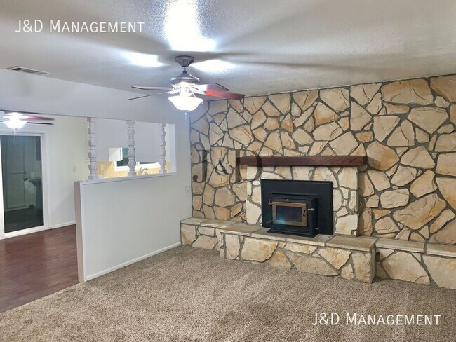 Foto del edificio - 10213 Strathmore Dr