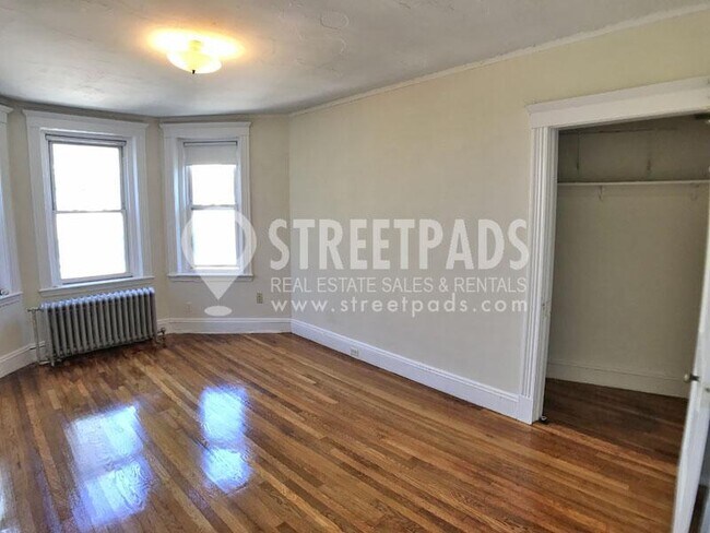 Building Photo - bedroom in Boston MA 02215