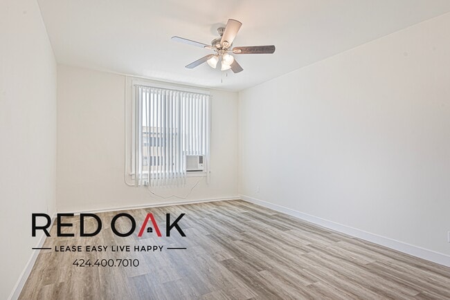 Building Photo - Recently Redone Two Bedroom with Striking ...