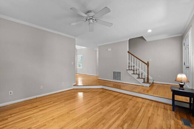 Building Photo - Inviting 3br house in Morrisville with woo...