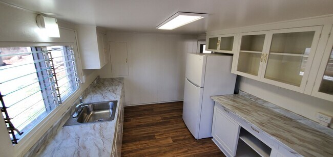 Foto del edificio - 3bdr/1 bath - Upper Liliha near Wyllie St ...