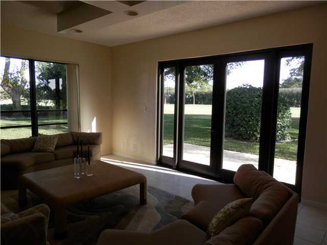 Building Photo - 830 Greensward Ct