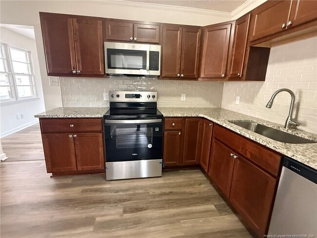 Foto del edificio - 671 Forest Dr