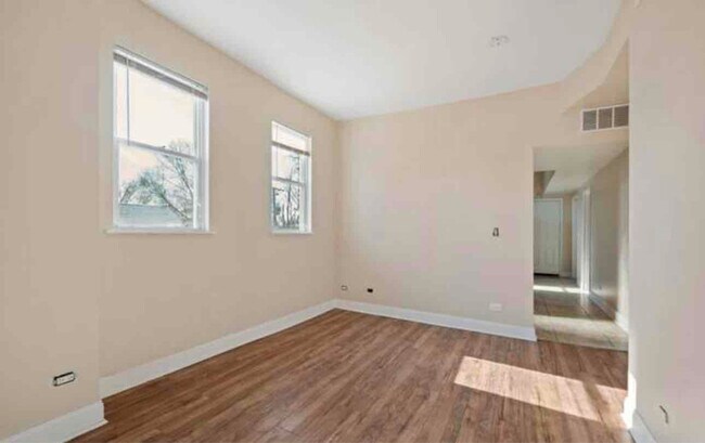 Building Photo - 6420 S Marshfield Ave