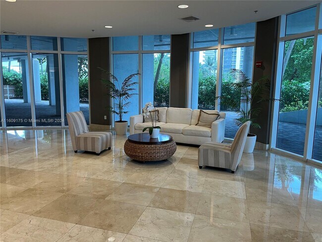 Foto del edificio - 6515 Collins Ave