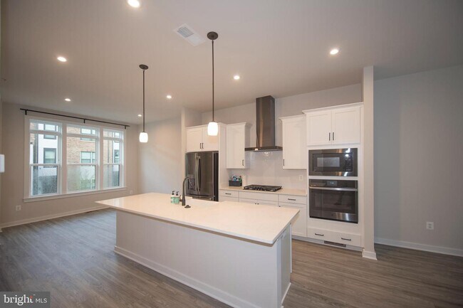 Foto del edificio - 16261 Connors Wy