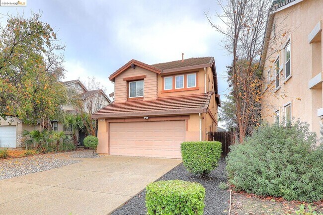 Foto del edificio - GREAT 3 BEDROOM BRENTWOOD RENTAL OPPORTUNITY! IDEAL CENTRAL BRENTWOOD LOCATION & ON CUL DE SAC!