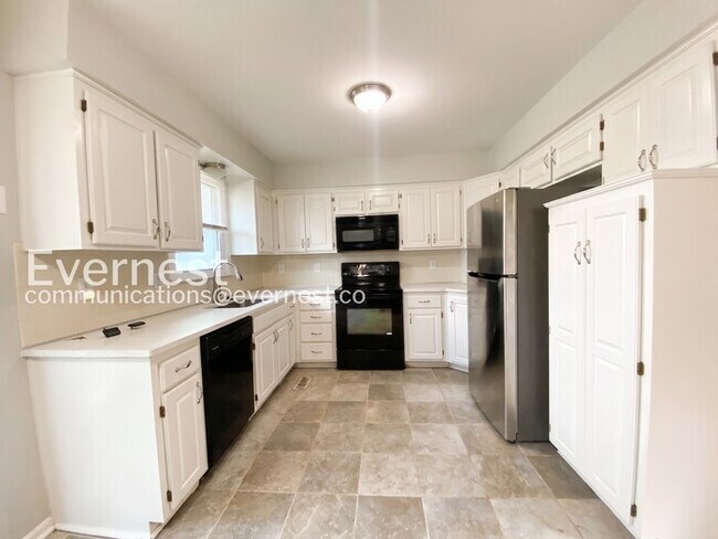 Foto del edificio - 1104 E Pineview St