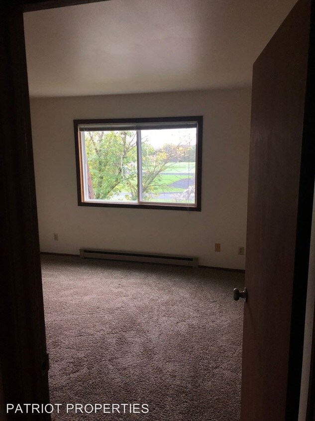 Building Photo - 1420 Draper St