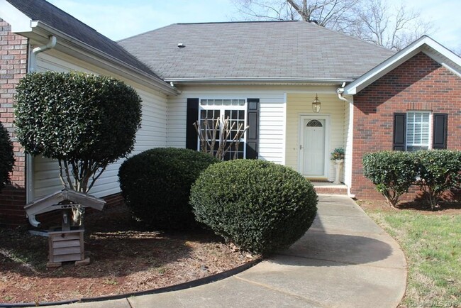 Building Photo - 4216 Rogers Rd