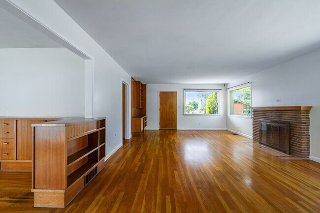 Foto del edificio - Gorgeous Audubon Park Home with Detached G...