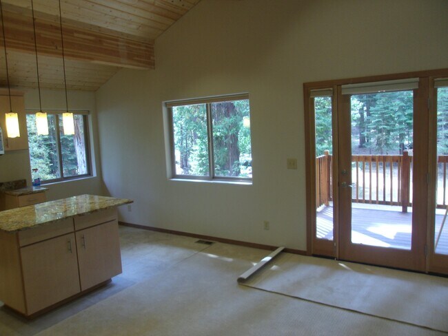 Foto del edificio - 715 W Lake Blvd