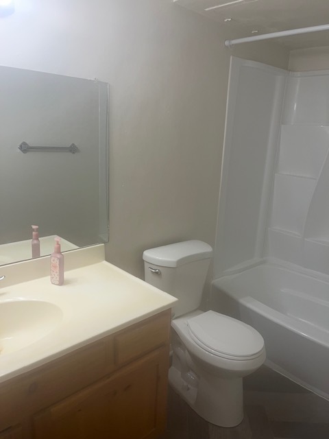 Bathroom - 1620 N Wilmot Rd