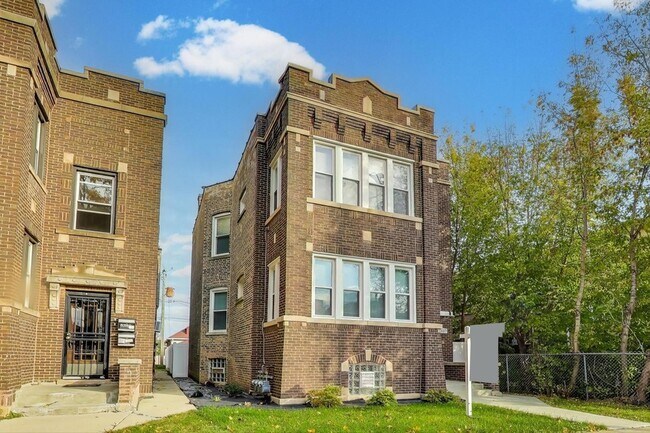 Foto del edificio - 1337 S Austin Blvd