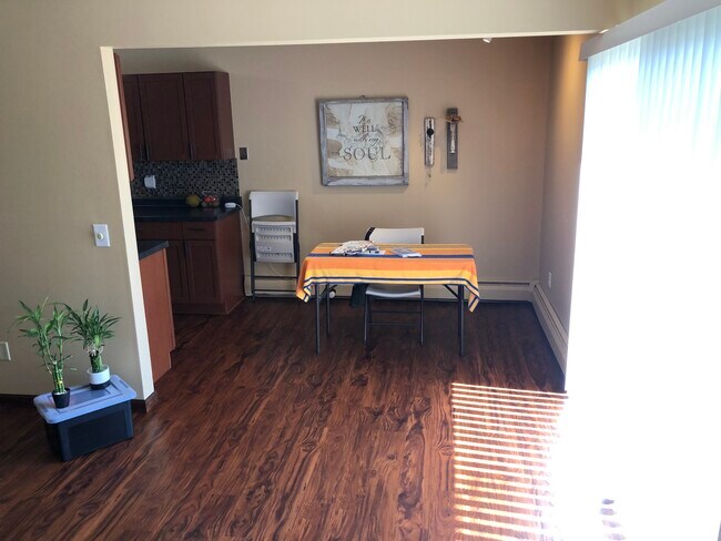 dining - 829 Old Settlers Trl