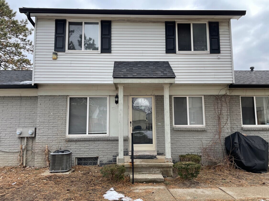 2176 Orchard Crest St, Shelby Township, MI 48317 Townhome Rentals in