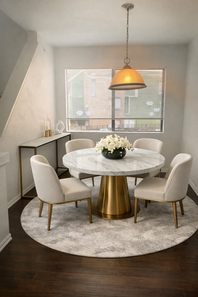 Foto del edificio - 9817 Walnut St