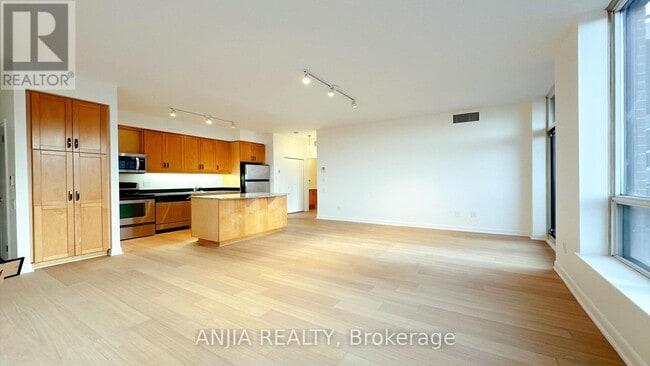 Building Photo - 33 Sheppard Ave E