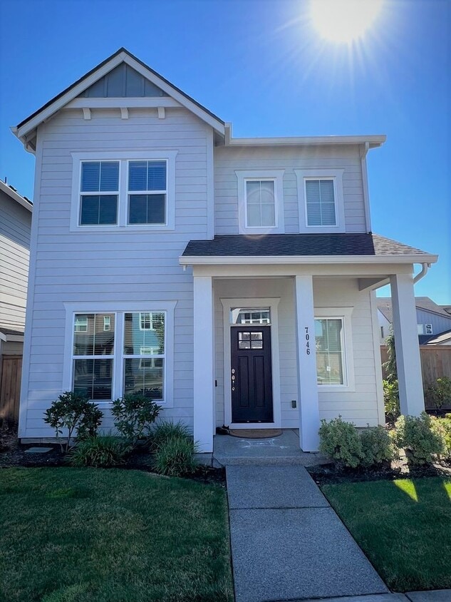 7046 SE Chinquapin Drive Amazing 2Story... House Rental in