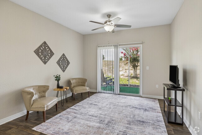 1BR, 1BA - 833SF - Living Room - Arbours at Silver Lake