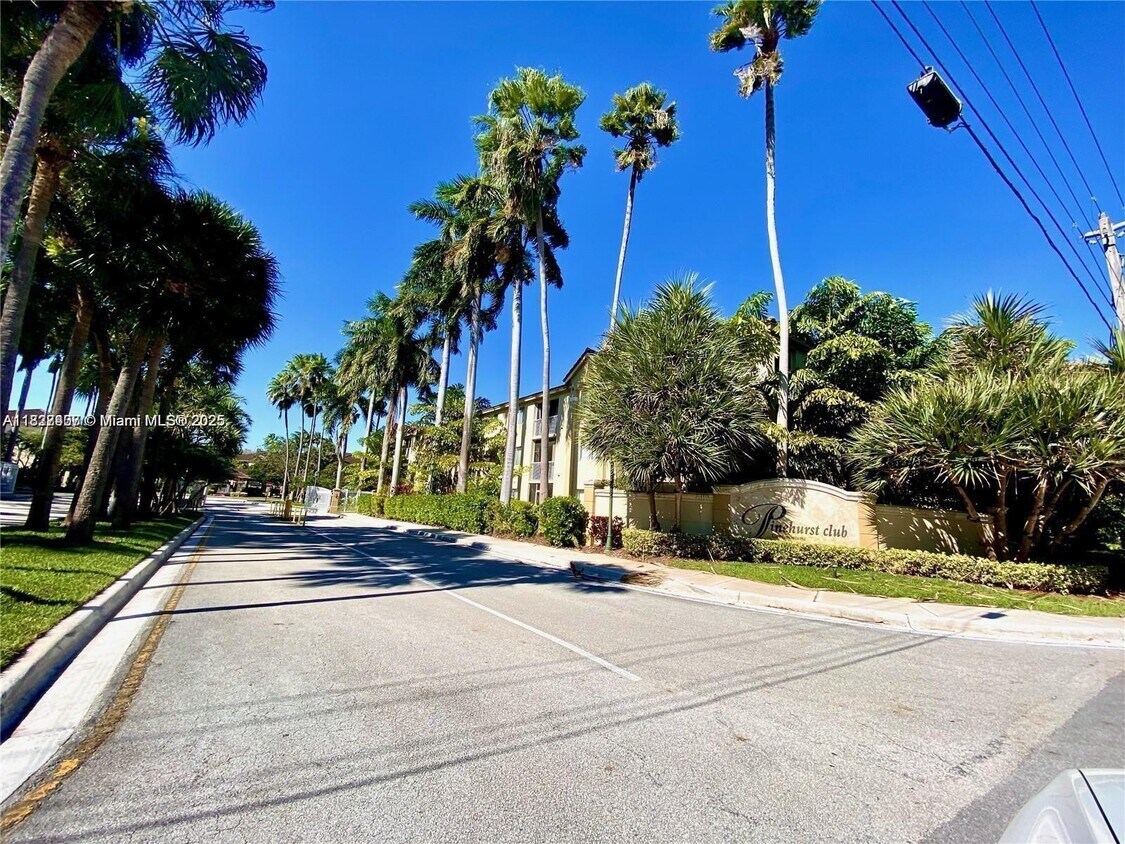 Foto del edificio - 410 S Park Rd