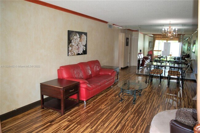 Foto del edificio - 1000 1000 NE 12th Ave.