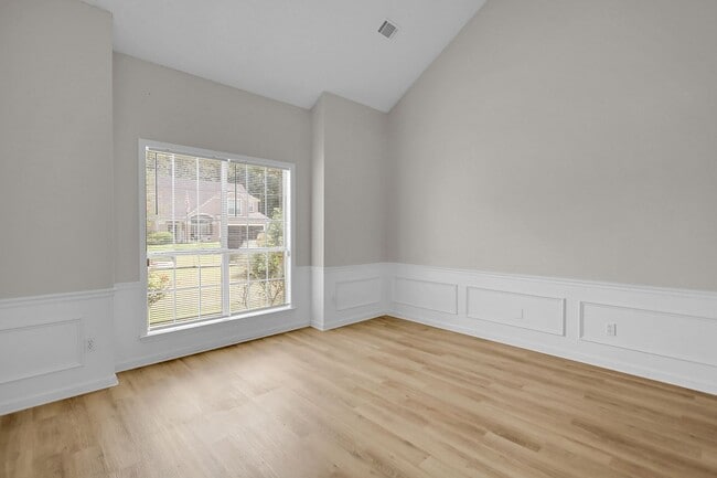 Building Photo - Stunning 4-bed Home in Hinesville With Two...