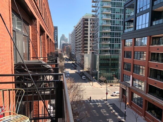Building Photo - 520 W Huron St
