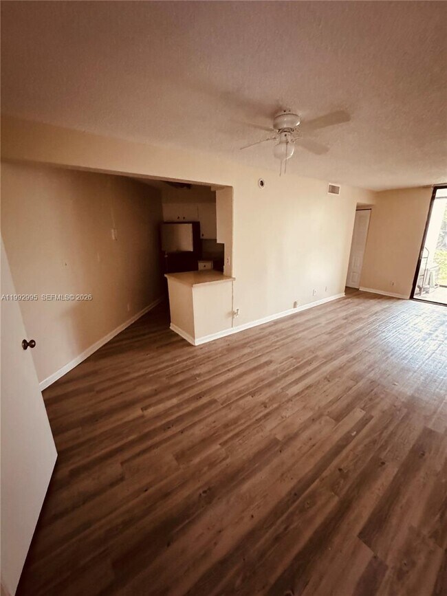 Foto del edificio - 211 Lake Pointe Dr
