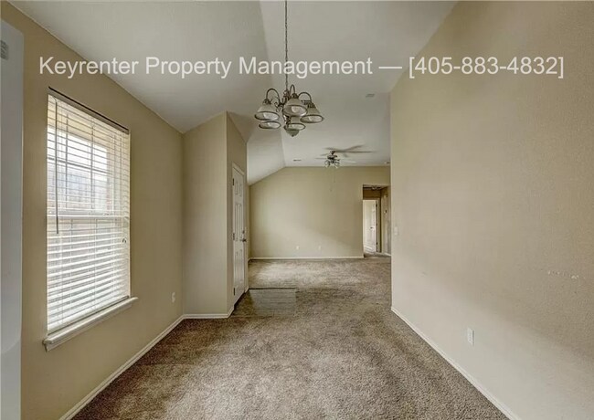Foto del edificio - Gorgeous 3 bedroom 2 Bath and 2 Car Home in the Heart of Yukon
