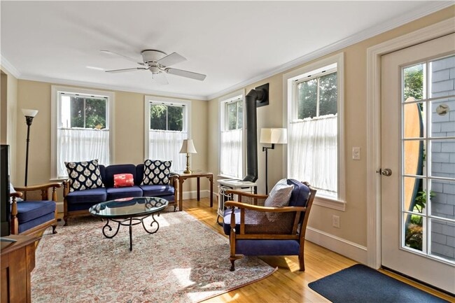 Building Photo - 6 Gladding Ct