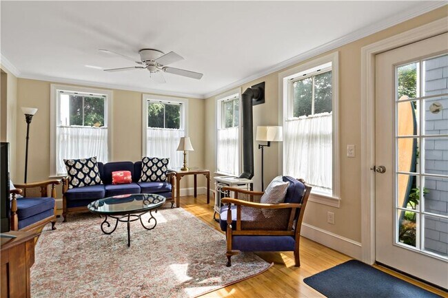 Foto del edificio - 6 Gladding Ct