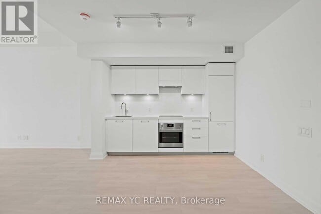 Photo du bâtiment - 33 Frederick Todd Wy