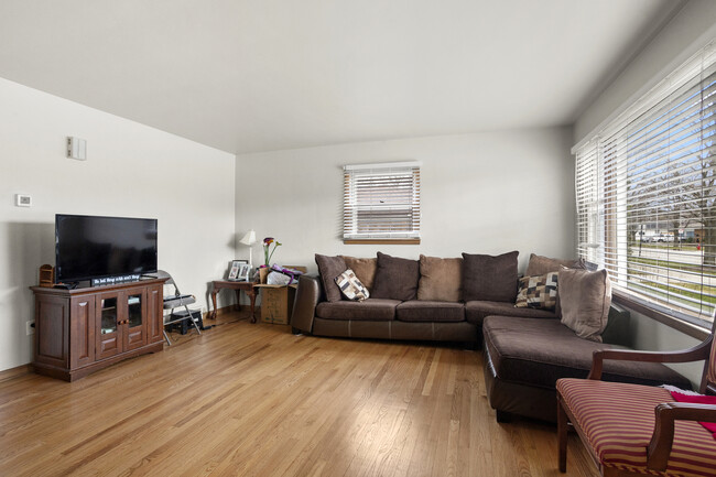 Living Room - Main Floor - 2614 Saemann Ave