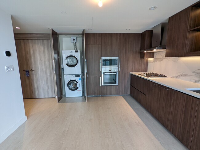 Photo du bâtiment - 9887 Whalley Blvd